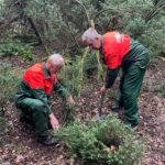 Marcel en Henk doen licht aan in het bos